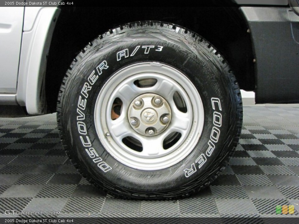 2005 Dodge Dakota ST Club Cab 4x4 Wheel and Tire Photo #69223461