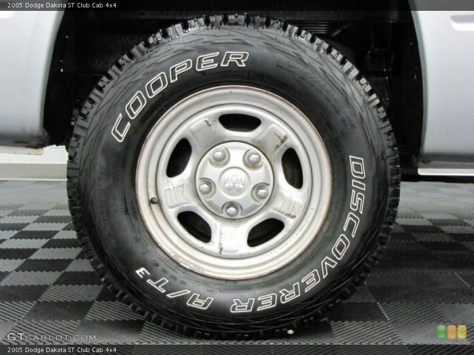 2005 Dodge Dakota ST Club Cab 4x4 Wheel and Tire Photo #69223473