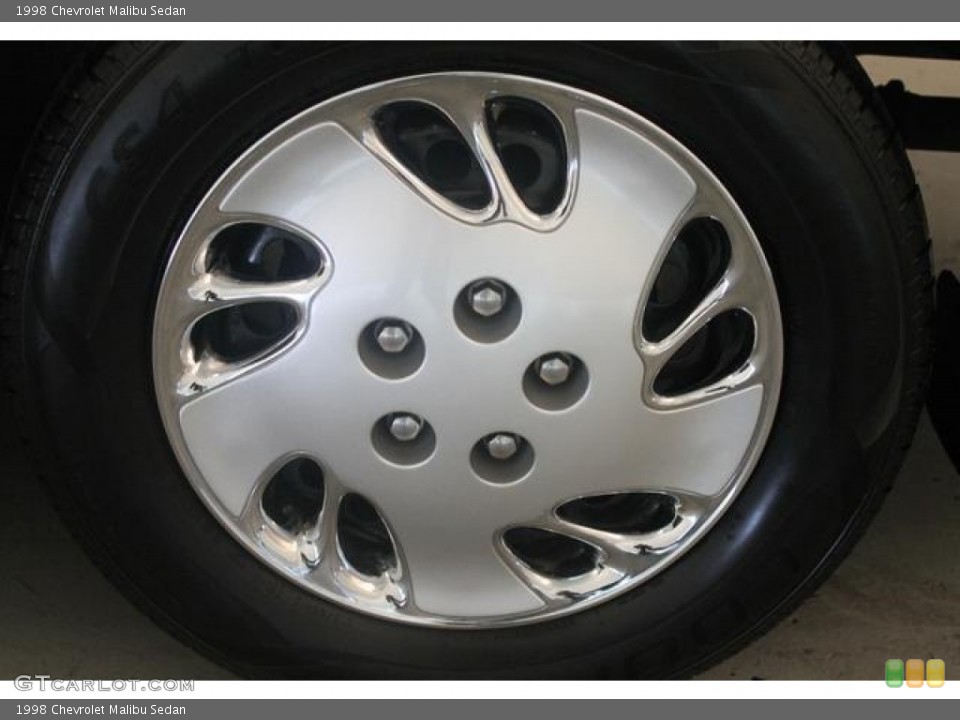 1998 Chevrolet Malibu Sedan Wheel and Tire Photo #69340134