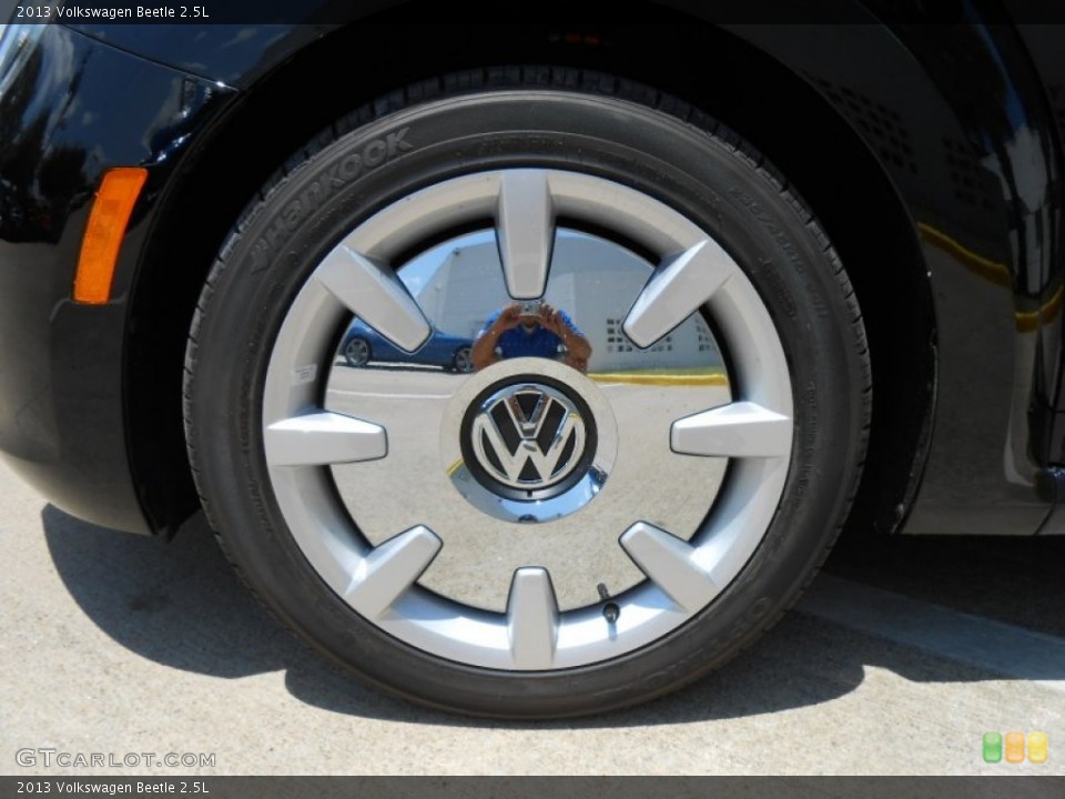 2013 Volkswagen Beetle 2.5L Wheel and Tire Photo #69377017