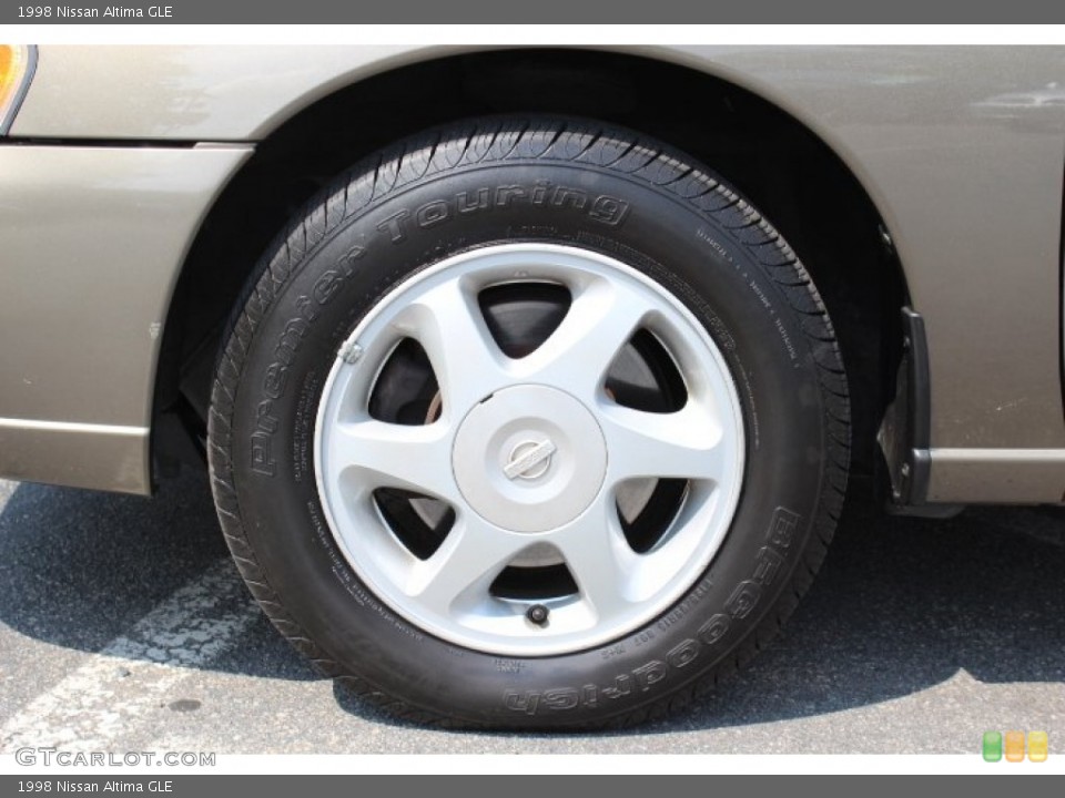 1998 Nissan Altima GLE Wheel and Tire Photo #69416101