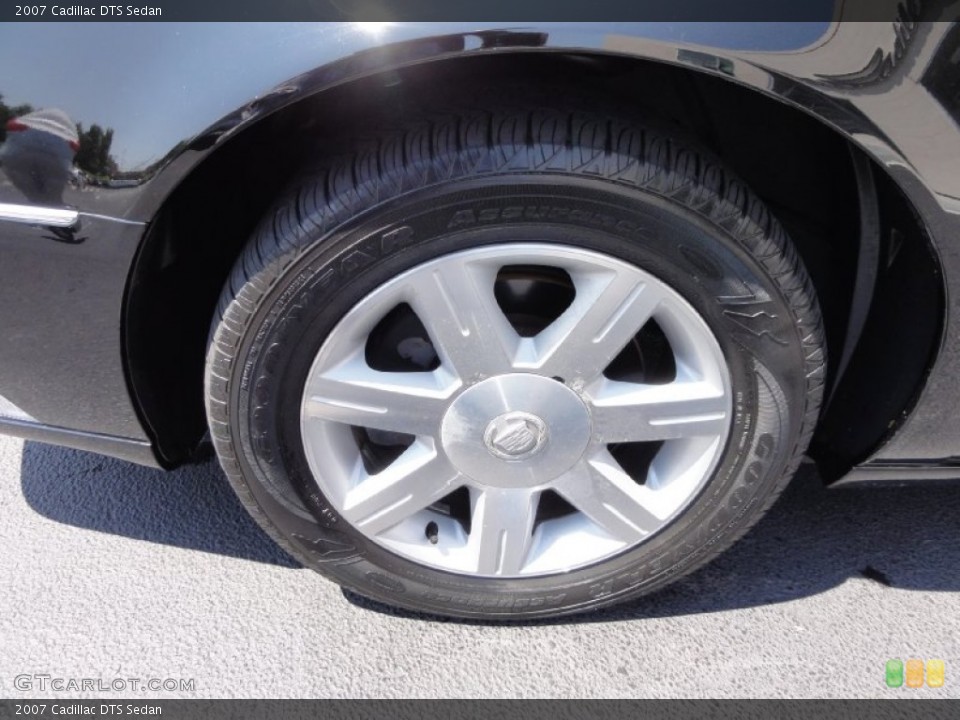 2007 Cadillac DTS Sedan Wheel and Tire Photo #69509635