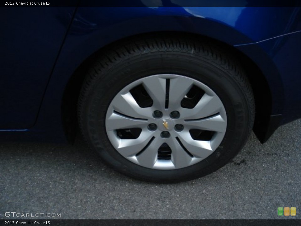 2013 Chevrolet Cruze LS Wheel and Tire Photo #69623719