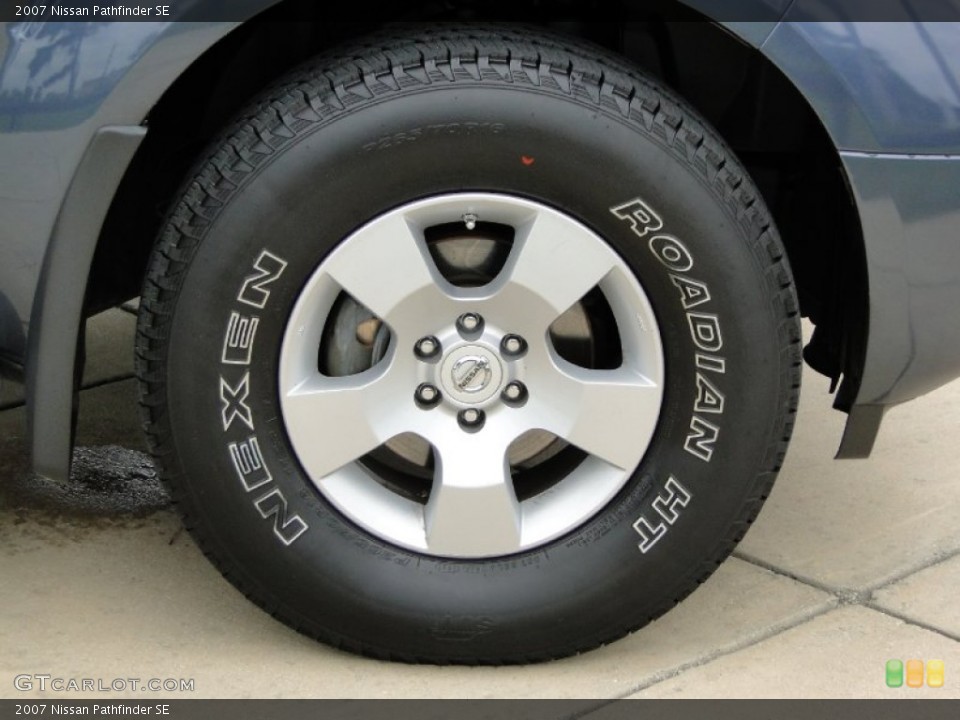 2007 Nissan Pathfinder SE Wheel and Tire Photo #69647233
