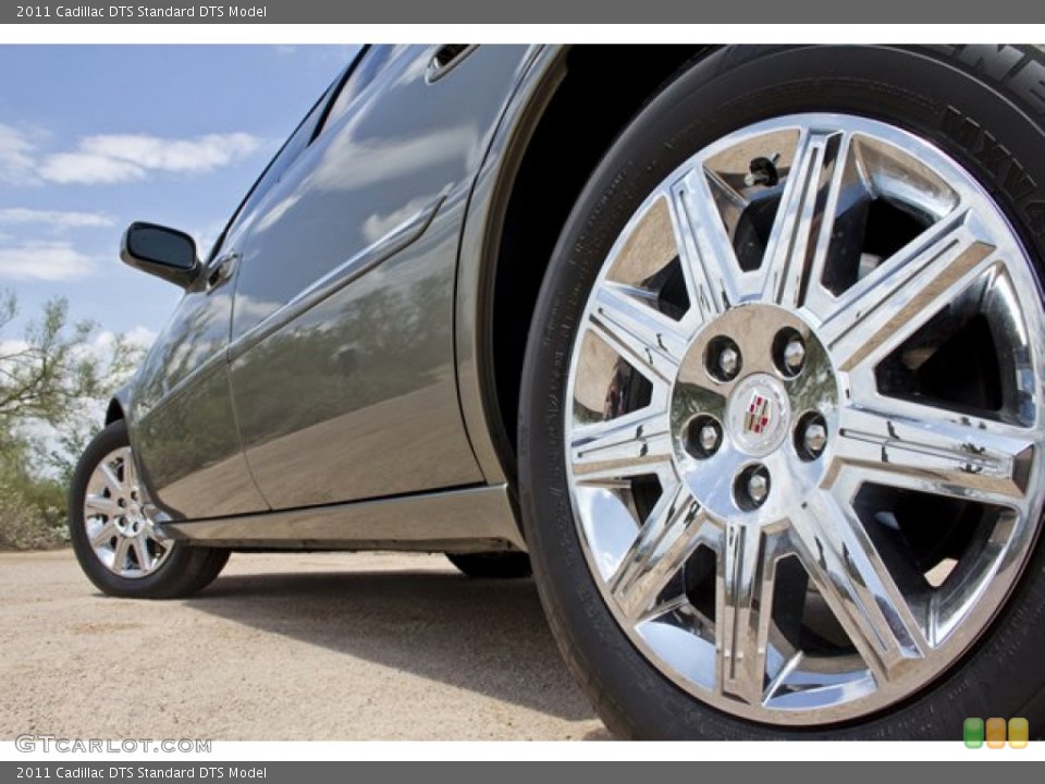 2011 Cadillac DTS  Wheel and Tire Photo #69801070