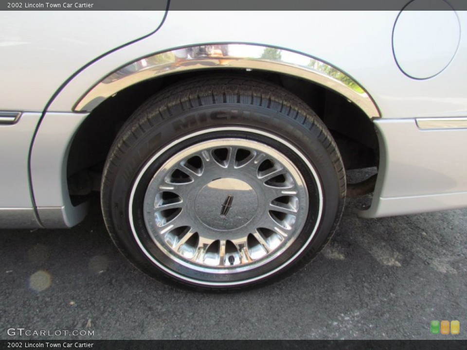 2002 Lincoln Town Car Cartier Wheel and Tire Photo #69843559