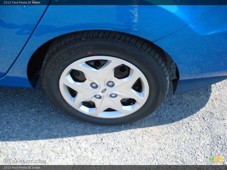 2013 Ford Fiesta SE Sedan Wheel and Tire Photo #69867610