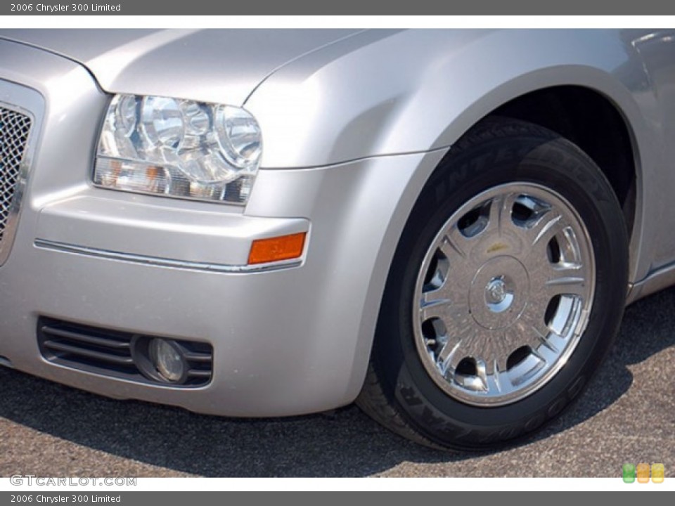 2006 Chrysler 300 Limited Wheel and Tire Photo #69918512