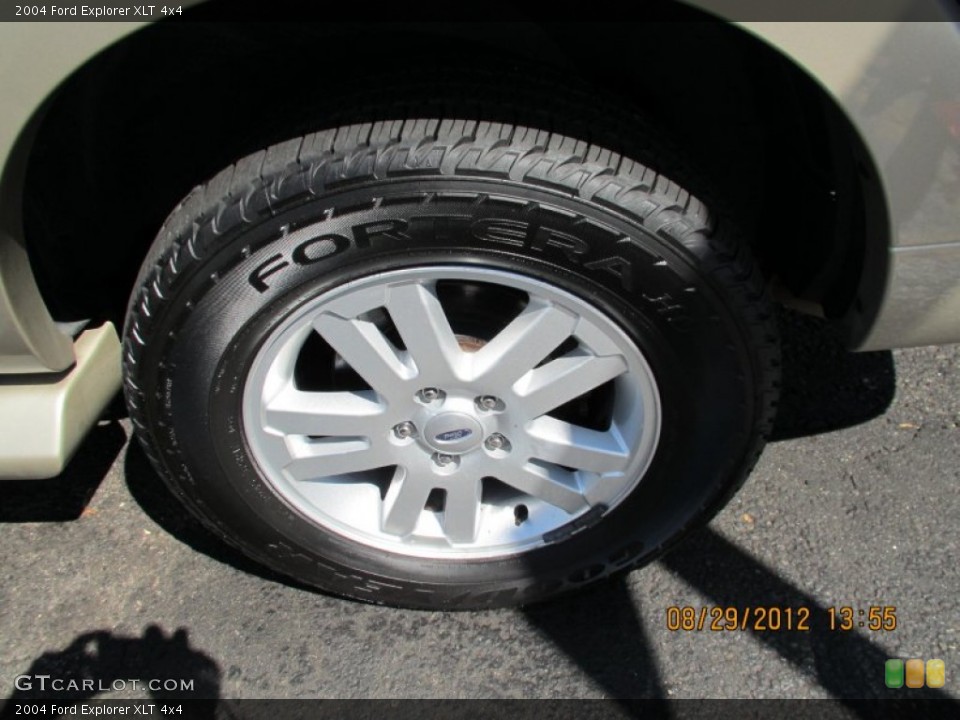2004 Ford Explorer XLT 4x4 Wheel and Tire Photo #70115220