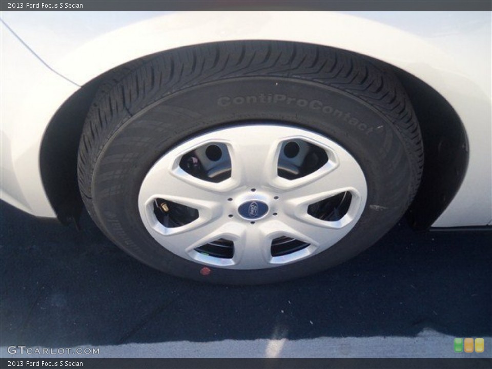 2013 Ford Focus S Sedan Wheel and Tire Photo #70325652