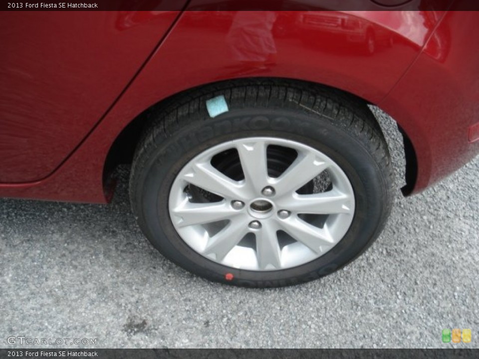 2013 Ford Fiesta SE Hatchback Wheel and Tire Photo #70331616