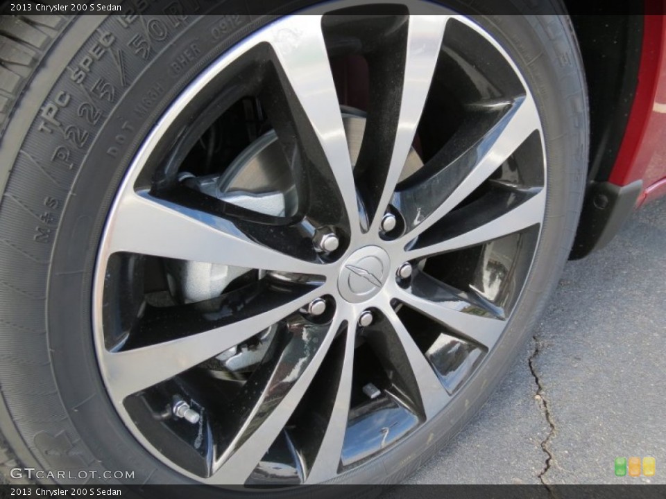2013 Chrysler 200 S Sedan Wheel and Tire Photo #70353772