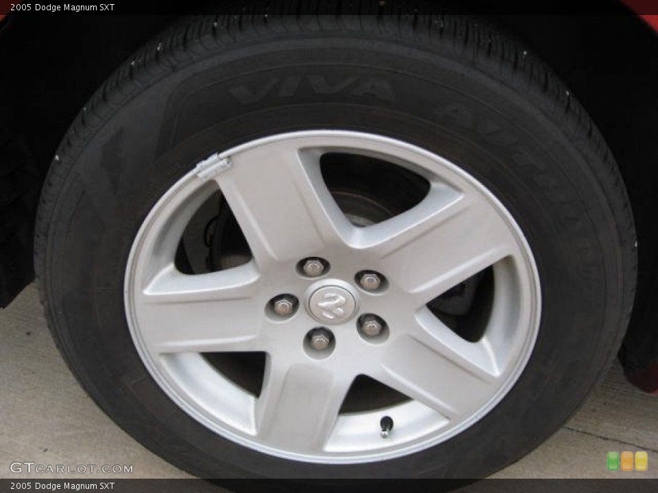 2005 Dodge Magnum SXT Wheel and Tire Photo #70404477