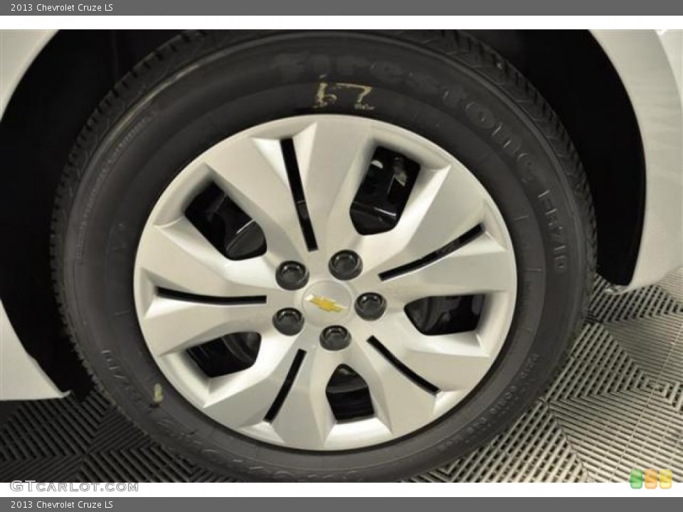 2013 Chevrolet Cruze LS Wheel and Tire Photo #70634176