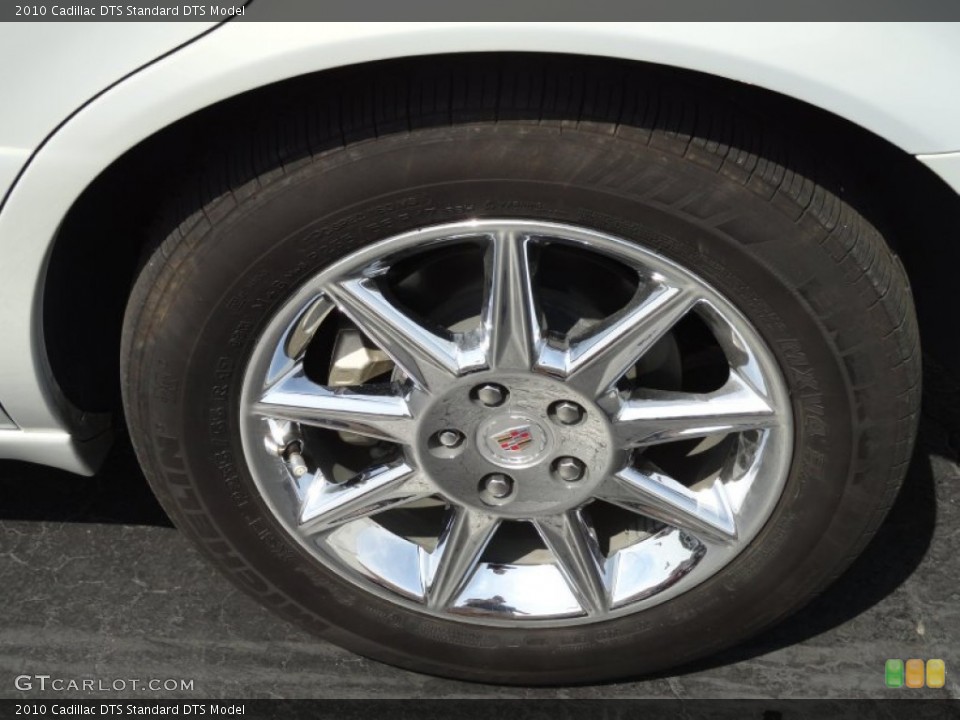 2010 Cadillac DTS  Wheel and Tire Photo #70931992