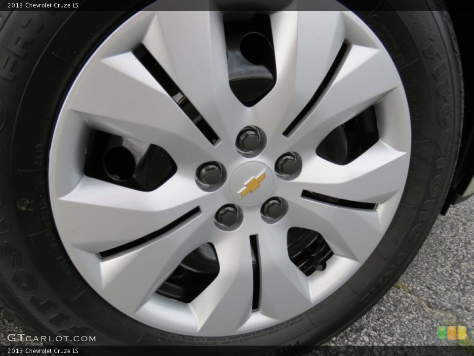 2013 Chevrolet Cruze LS Wheel and Tire Photo #71110055
