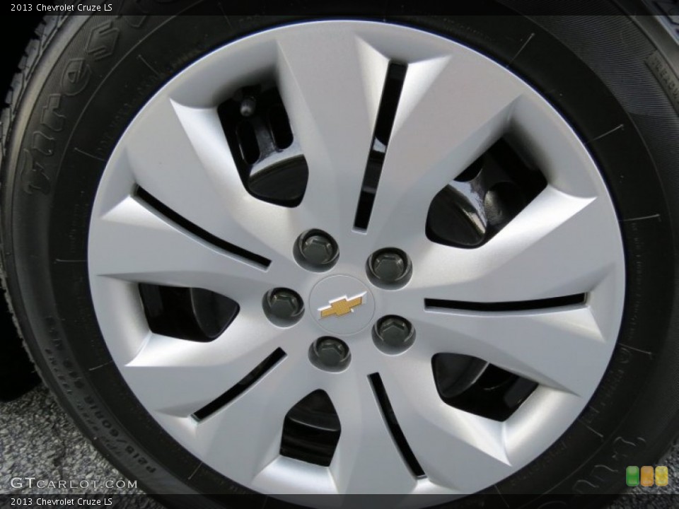 2013 Chevrolet Cruze LS Wheel and Tire Photo #71318932