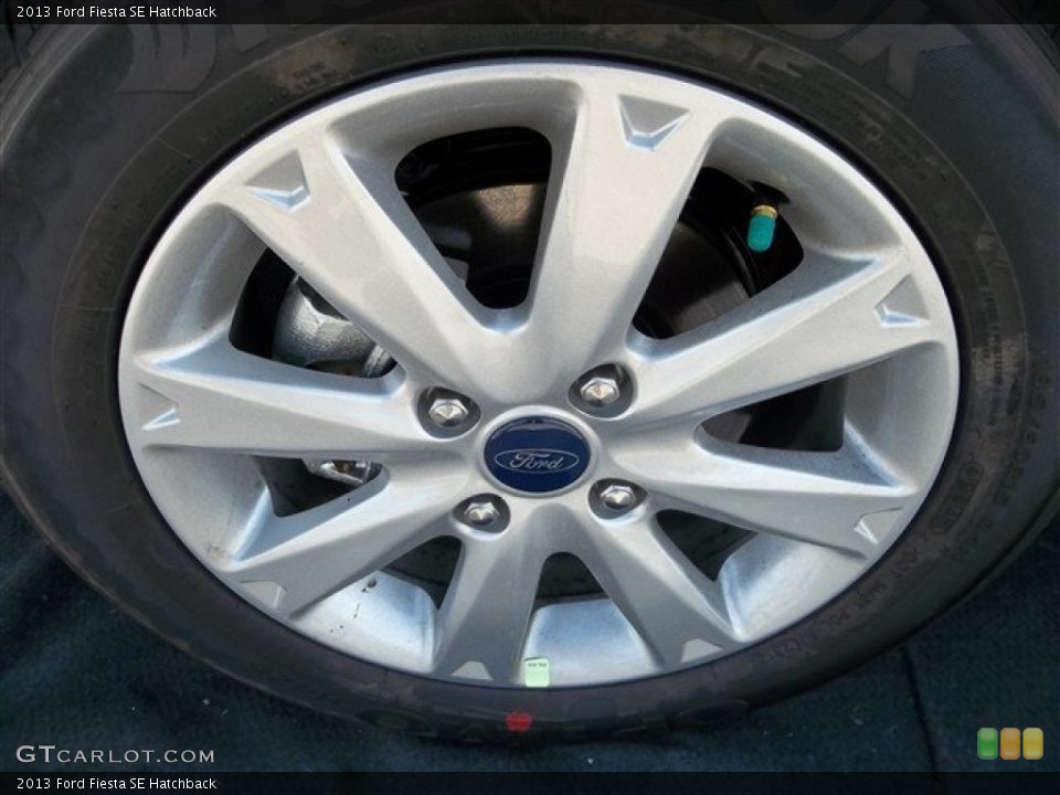 2013 Ford Fiesta SE Hatchback Wheel and Tire Photo #71435642