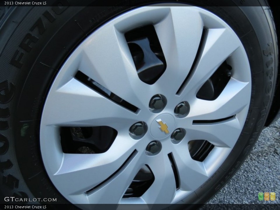 2013 Chevrolet Cruze LS Wheel and Tire Photo #71709481