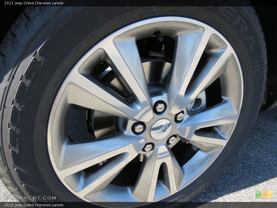 2013 Jeep Grand Cherokee Laredo Wheel and Tire Photo #71801757