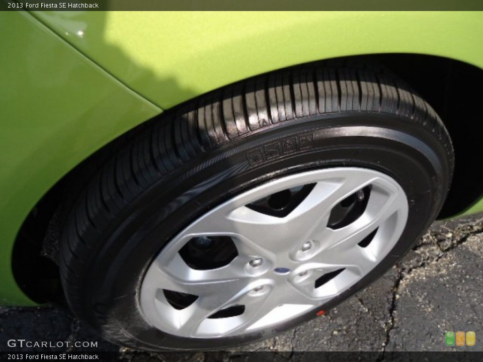 2013 Ford Fiesta SE Hatchback Wheel and Tire Photo #71823900
