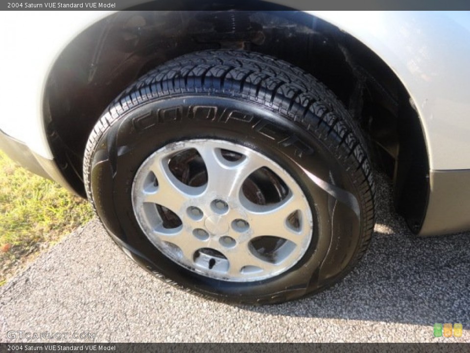 2004 Saturn VUE  Wheel and Tire Photo #72011856