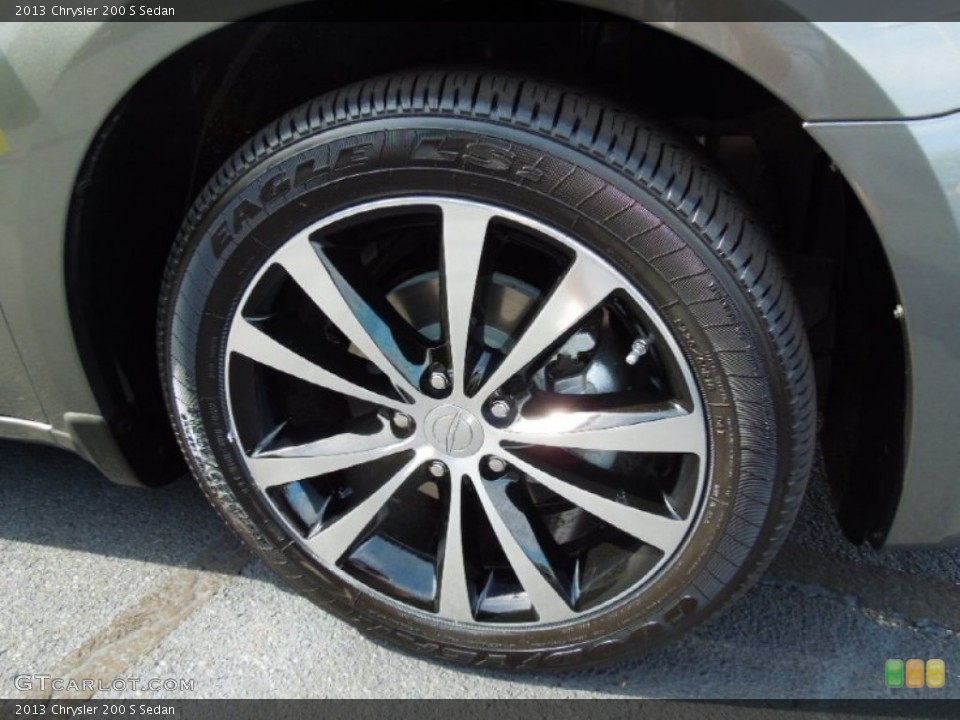 2013 Chrysler 200 S Sedan Wheel and Tire Photo #72147648