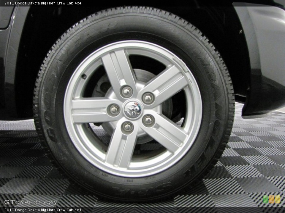 2011 Dodge Dakota Big Horn Crew Cab 4x4 Wheel and Tire Photo #72233382