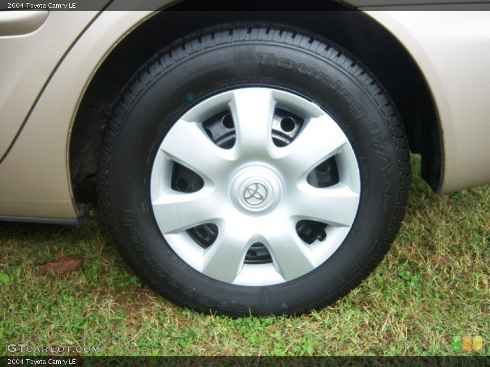 2004 Toyota Camry LE Wheel and Tire Photo #72471091