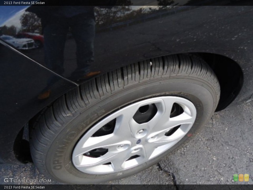 2013 Ford Fiesta SE Sedan Wheel and Tire Photo #72673067