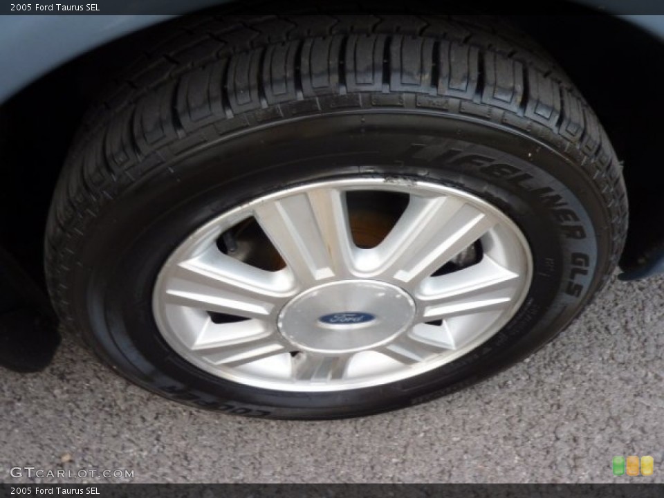 2005 Ford Taurus SEL Wheel and Tire Photo #72678511