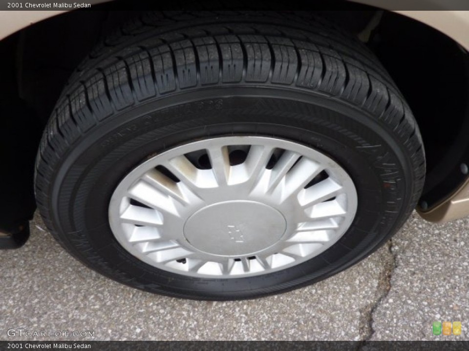 2001 Chevrolet Malibu Sedan Wheel and Tire Photo #72680008