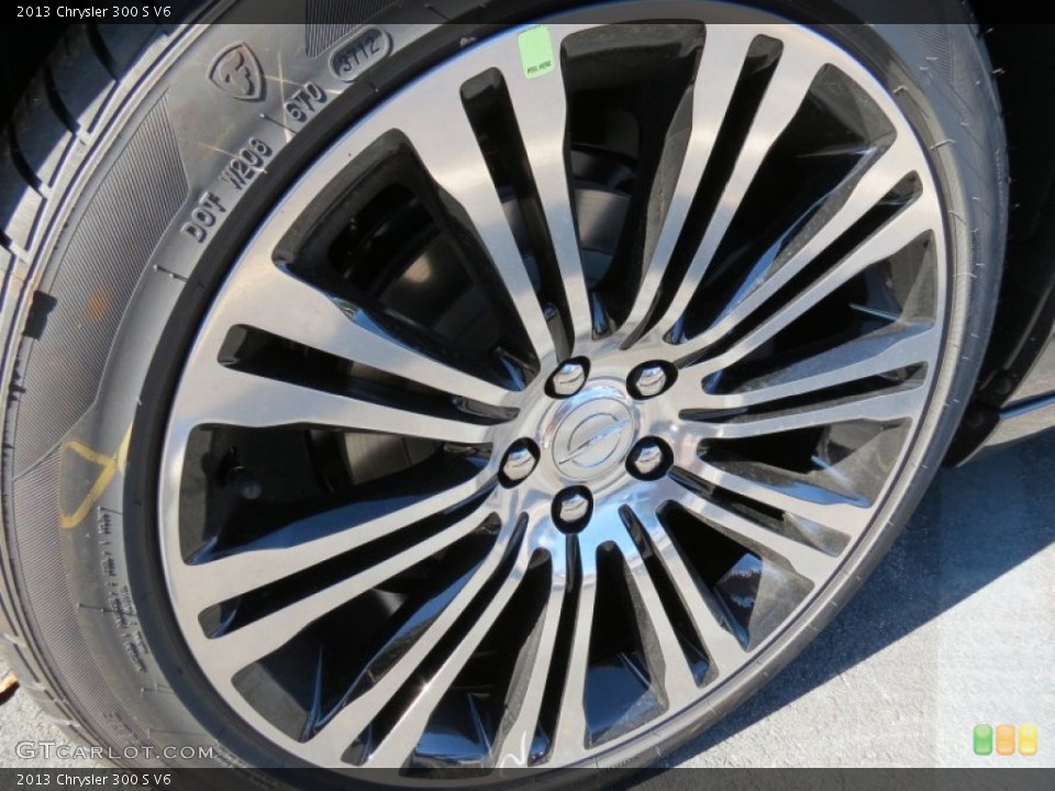 2013 Chrysler 300 S V6 Wheel and Tire Photo #72703501