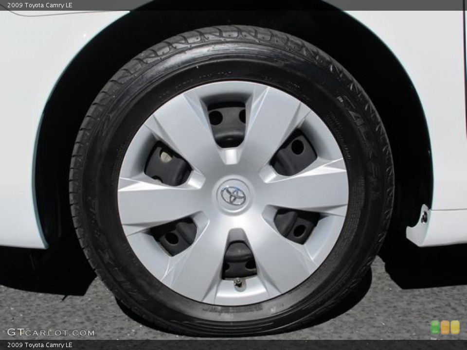 2009 Toyota Camry LE Wheel and Tire Photo #72844455