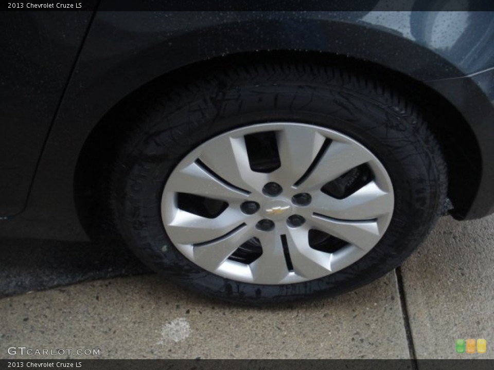 2013 Chevrolet Cruze LS Wheel and Tire Photo #72893037