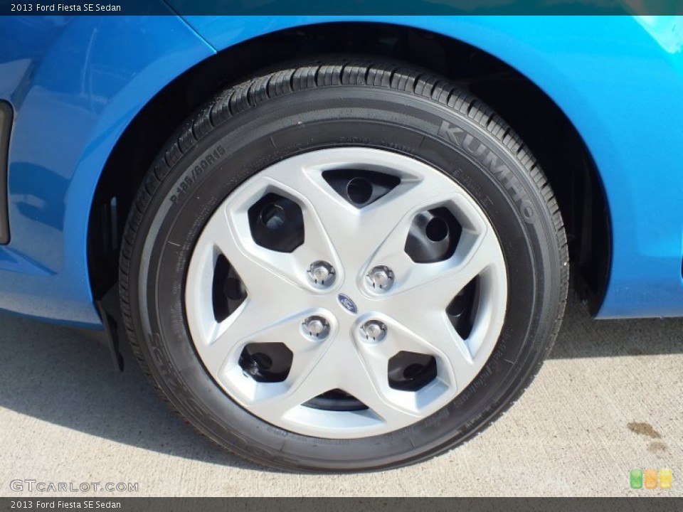 2013 Ford Fiesta SE Sedan Wheel and Tire Photo #73022673