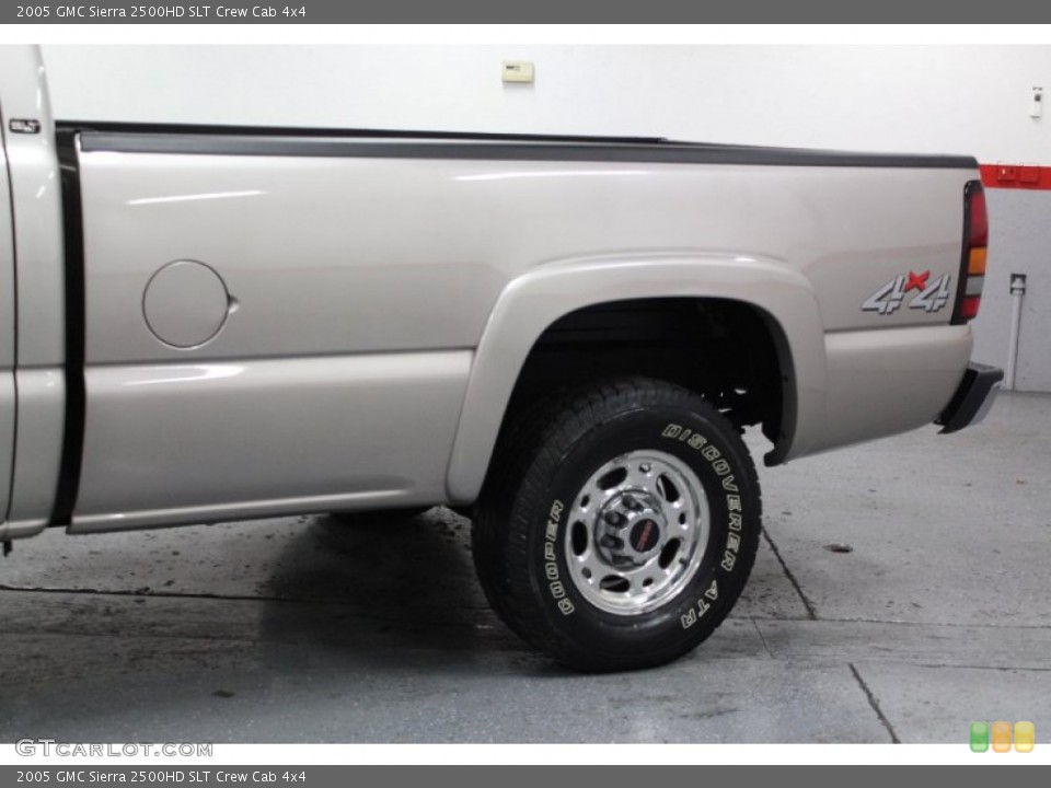 2005 GMC Sierra 2500HD SLT Crew Cab 4x4 Wheel and Tire Photo #73051129