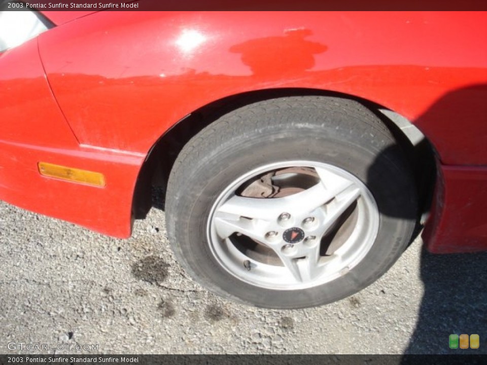 2003 Pontiac Sunfire  Wheel and Tire Photo #73277337