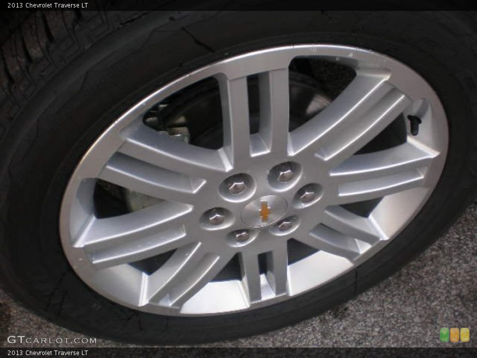 2013 Chevrolet Traverse LT Wheel and Tire Photo #73350357