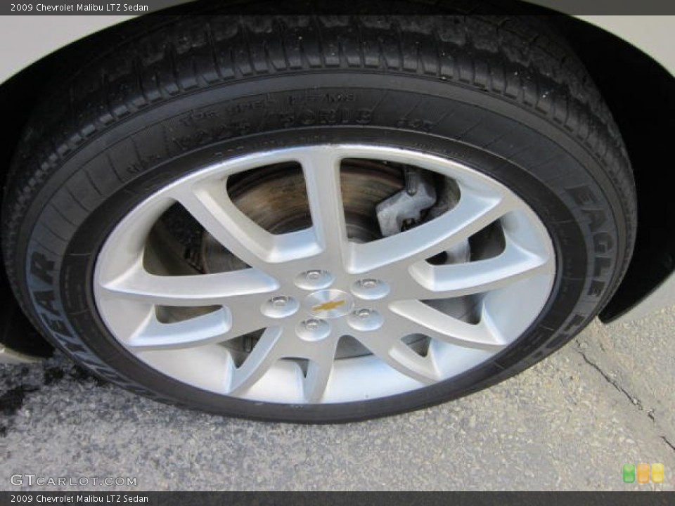 2009 Chevrolet Malibu LTZ Sedan Wheel and Tire Photo #73556769