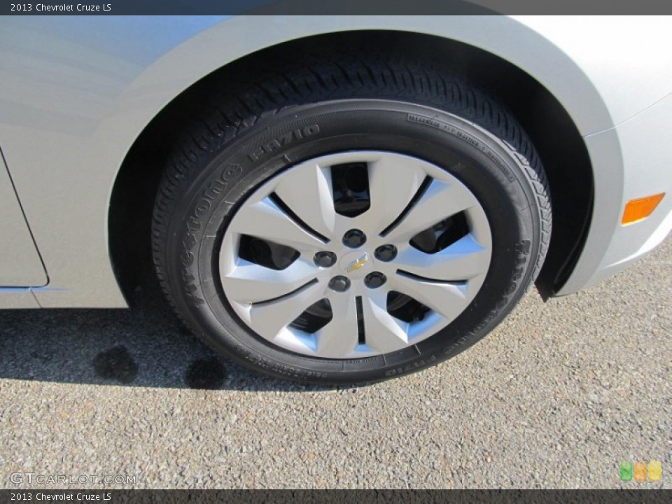 2013 Chevrolet Cruze LS Wheel and Tire Photo #73671051