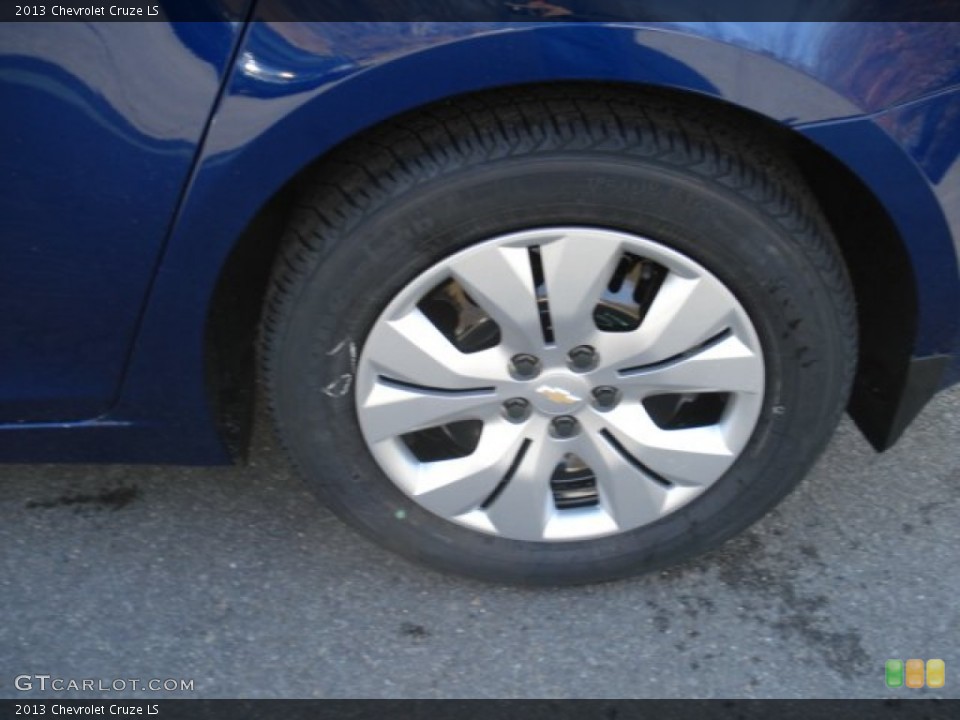 2013 Chevrolet Cruze LS Wheel and Tire Photo #73714280