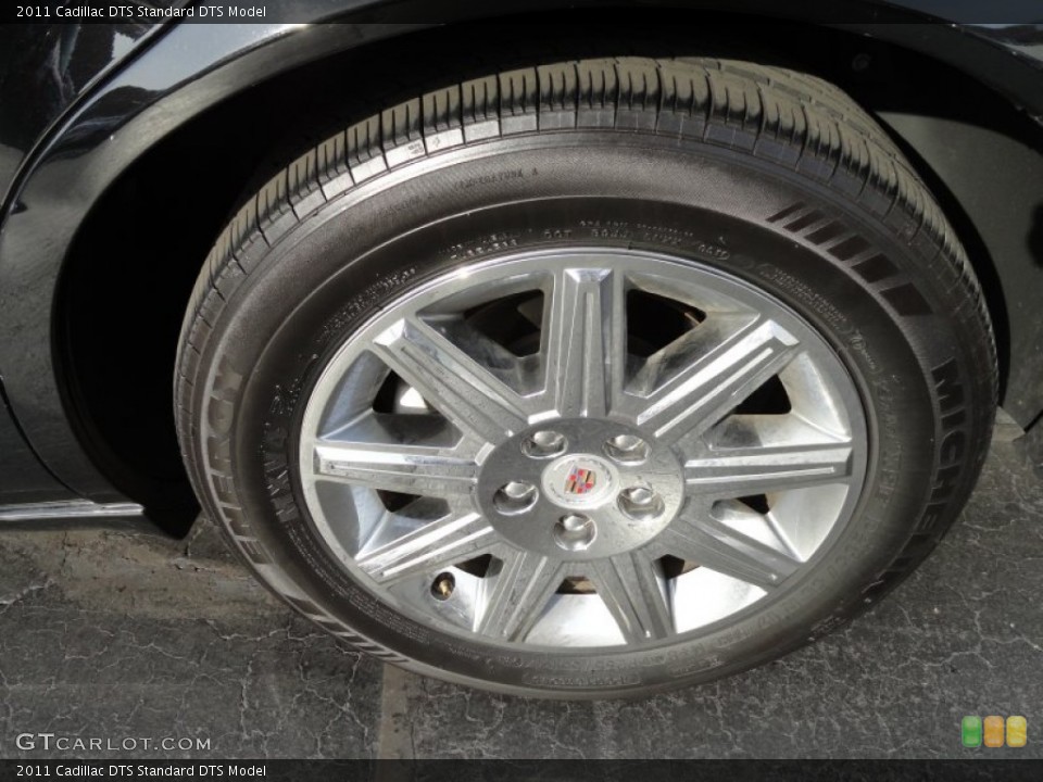 2011 Cadillac DTS  Wheel and Tire Photo #73818017