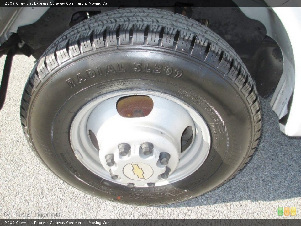 2009 Chevrolet Express Cutaway Commercial Moving Van Wheel and Tire Photo #73822634