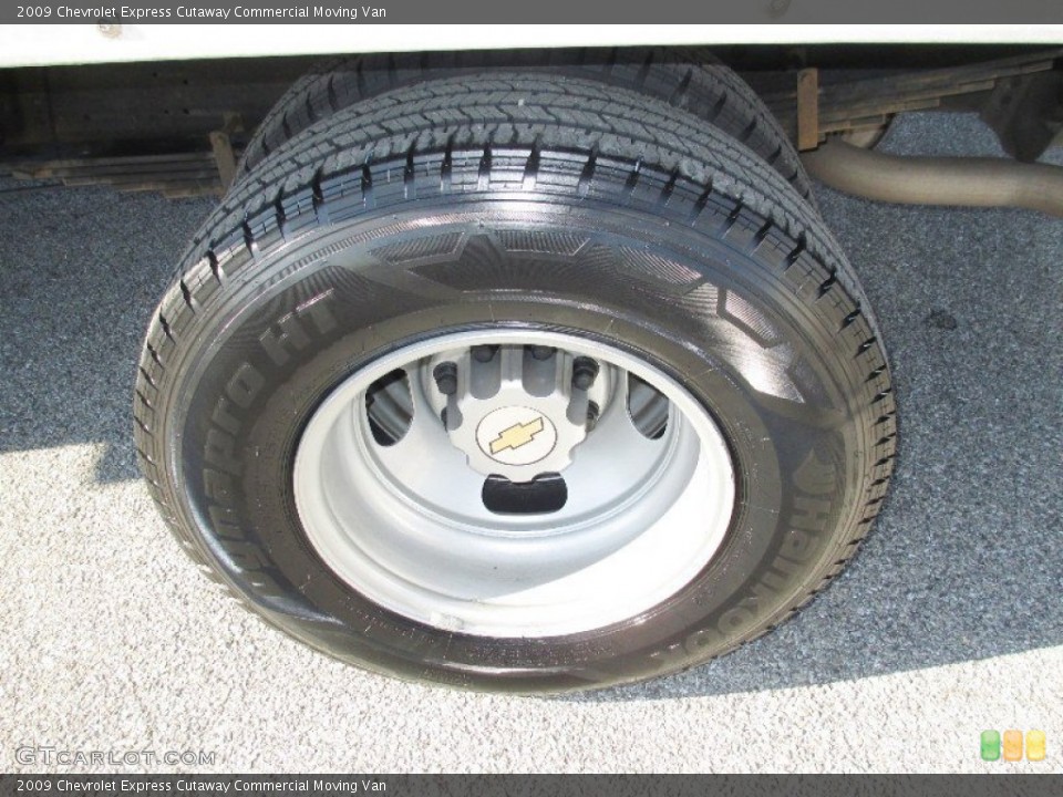 2009 Chevrolet Express Cutaway Commercial Moving Van Wheel and Tire Photo #73822666