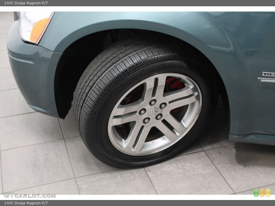 2005 Dodge Magnum R/T Wheel and Tire Photo #73827284