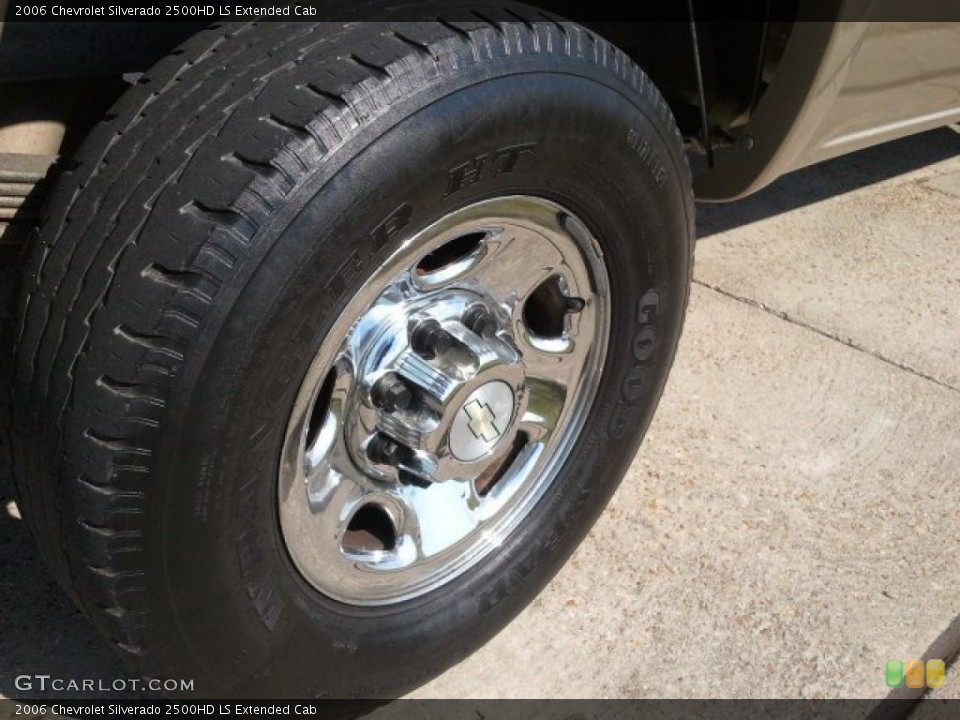 2006 Chevrolet Silverado 2500HD LS Extended Cab Wheel and Tire Photo #73870031