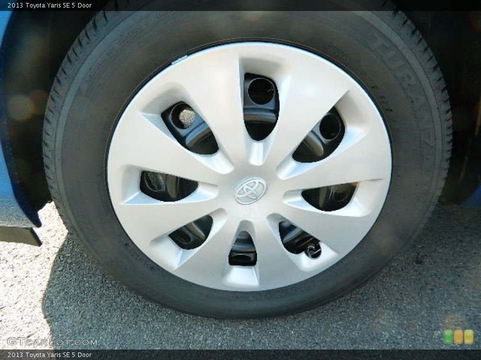 2013 Toyota Yaris SE 5 Door Wheel and Tire Photo #73894055