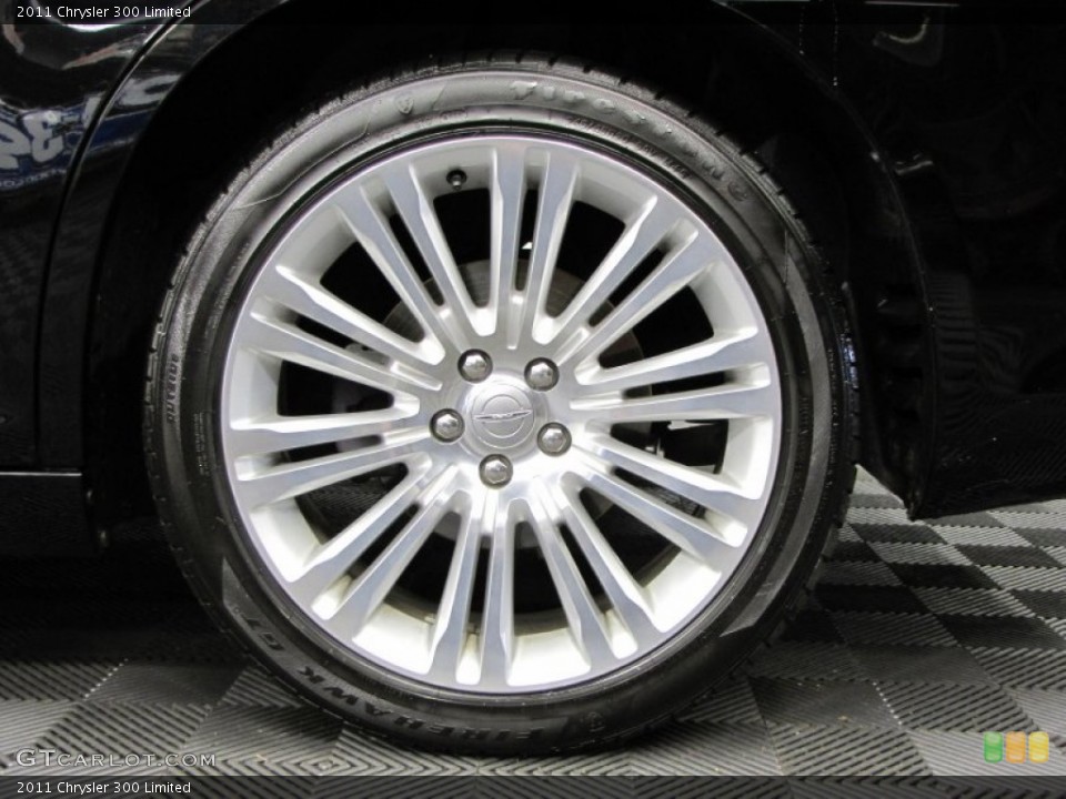 2011 Chrysler 300 Limited Wheel and Tire Photo #74016096