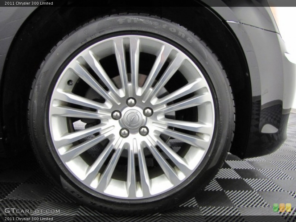 2011 Chrysler 300 Limited Wheel and Tire Photo #74016139